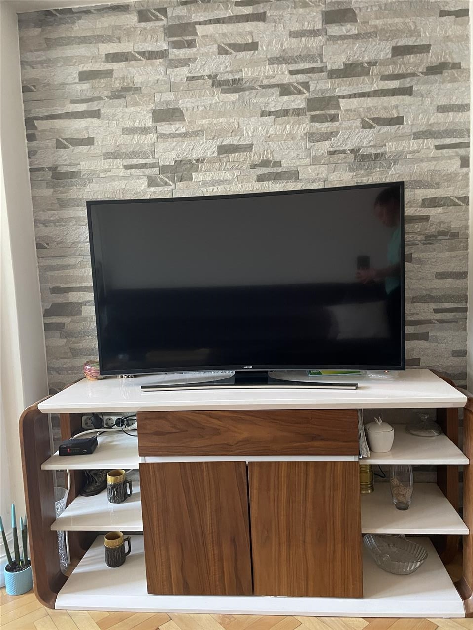 Urgjent-Komode-TV-