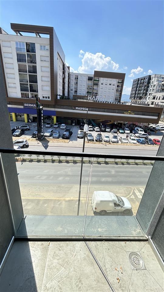 BANES-ME-QERA-INFINIT-PLAZA-4NJESI