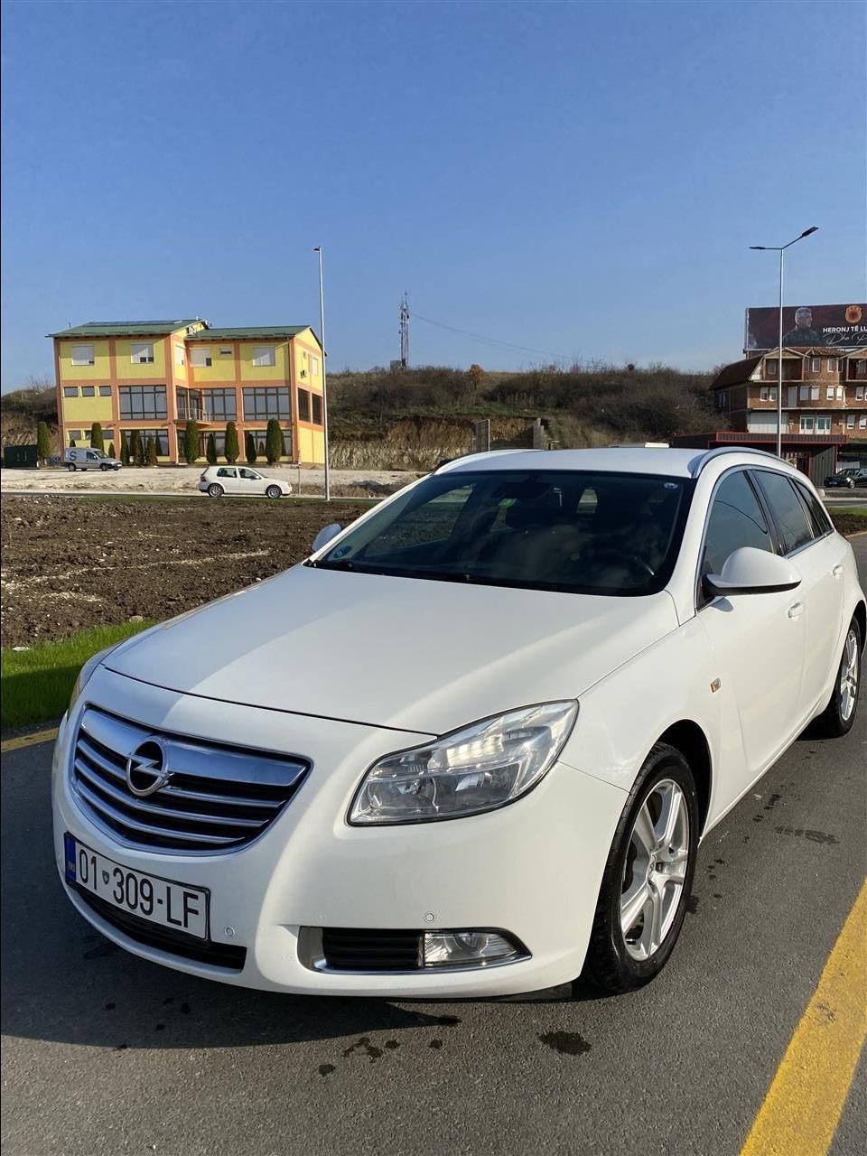 OPEL-INSIGNIA-