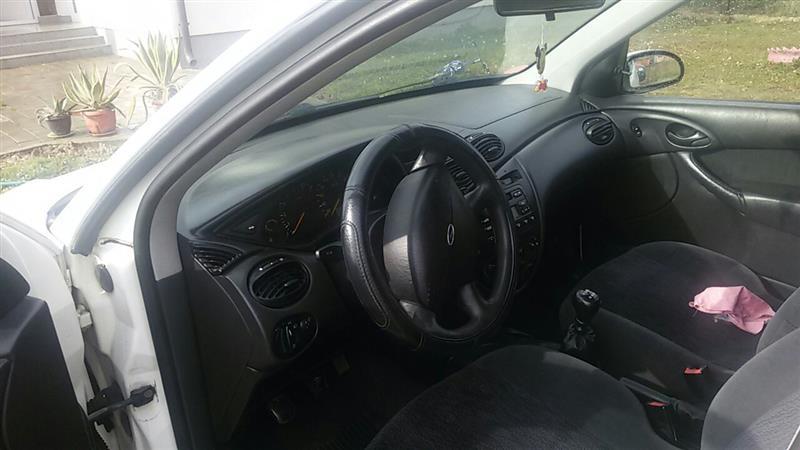 FORD-FOCUS--01-