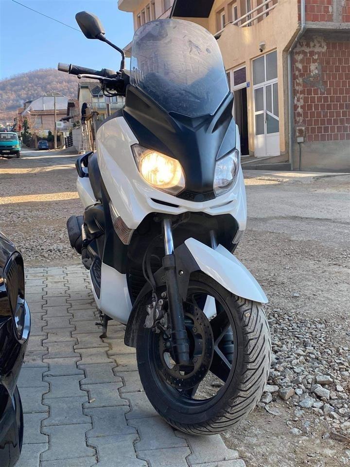 X-Max