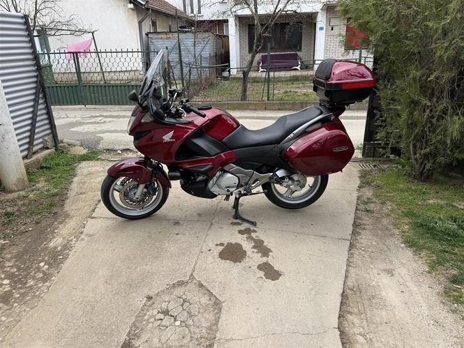 Honda nt700