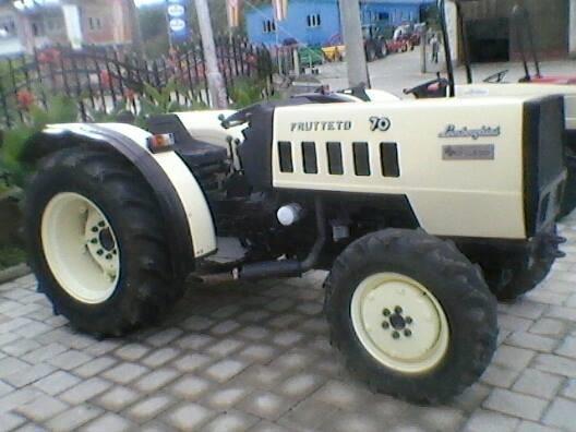 Traktora