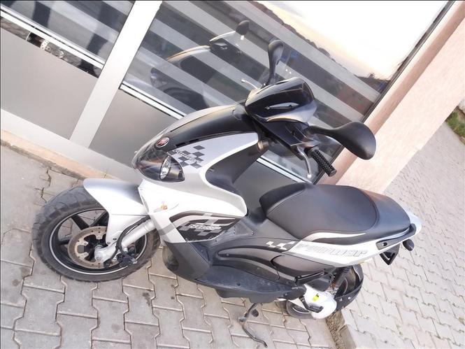 Gilera runner