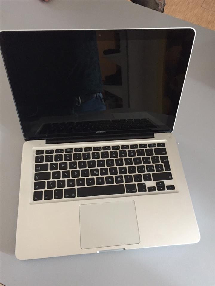 APPLE-MACBOOK
