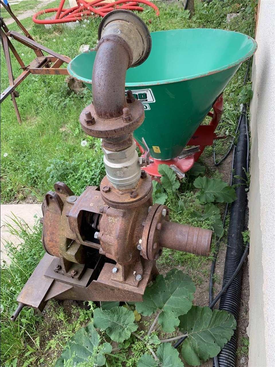 Shitet-pumpa-e-ujit-per-traktor-Deçanit-