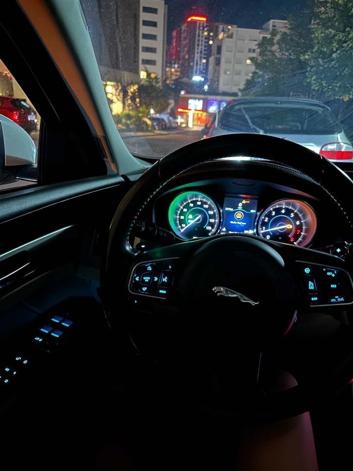 Jaguar-xf-35t-2016