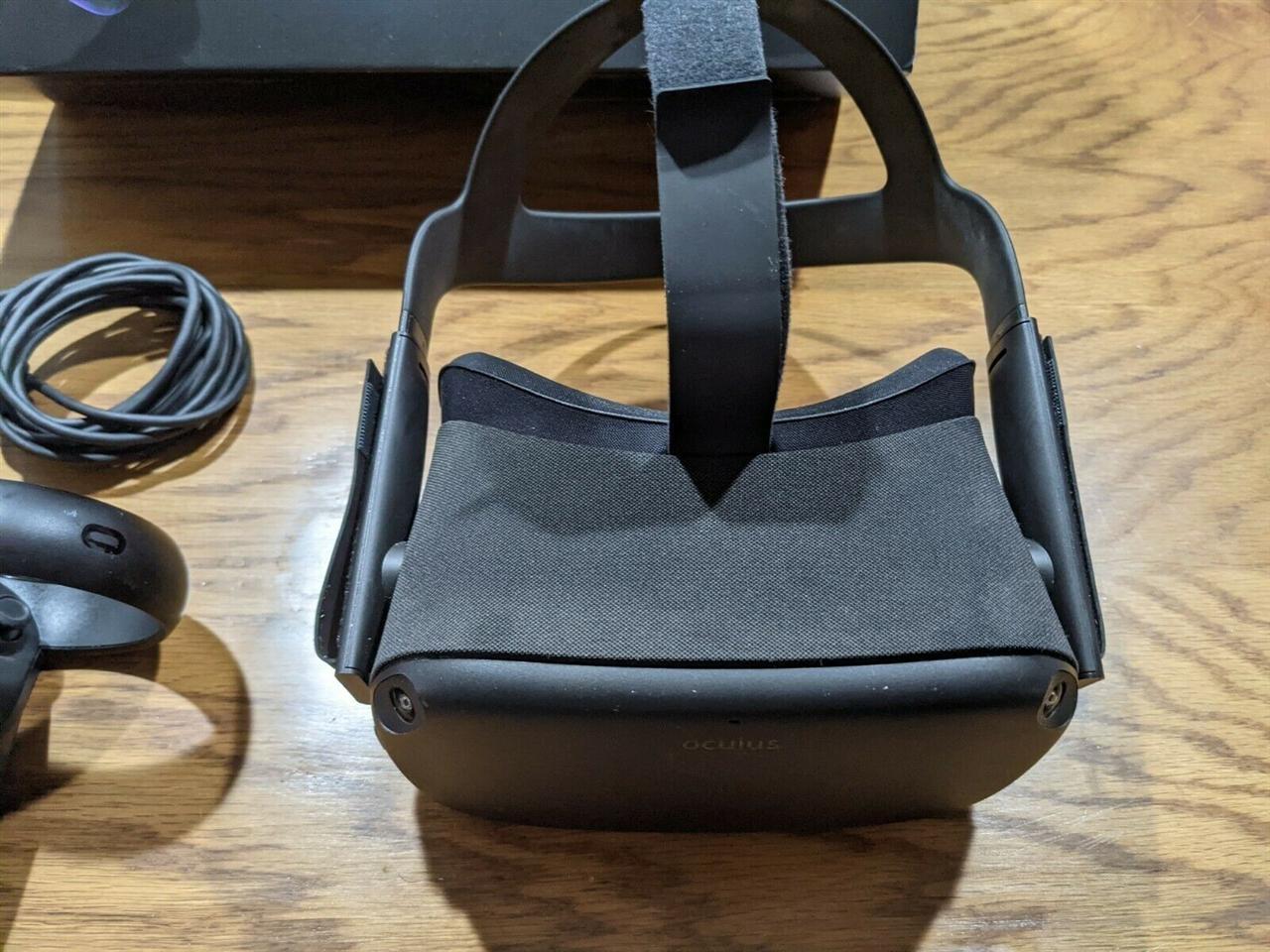 Oculus-Quest-64GB-VR-Headset