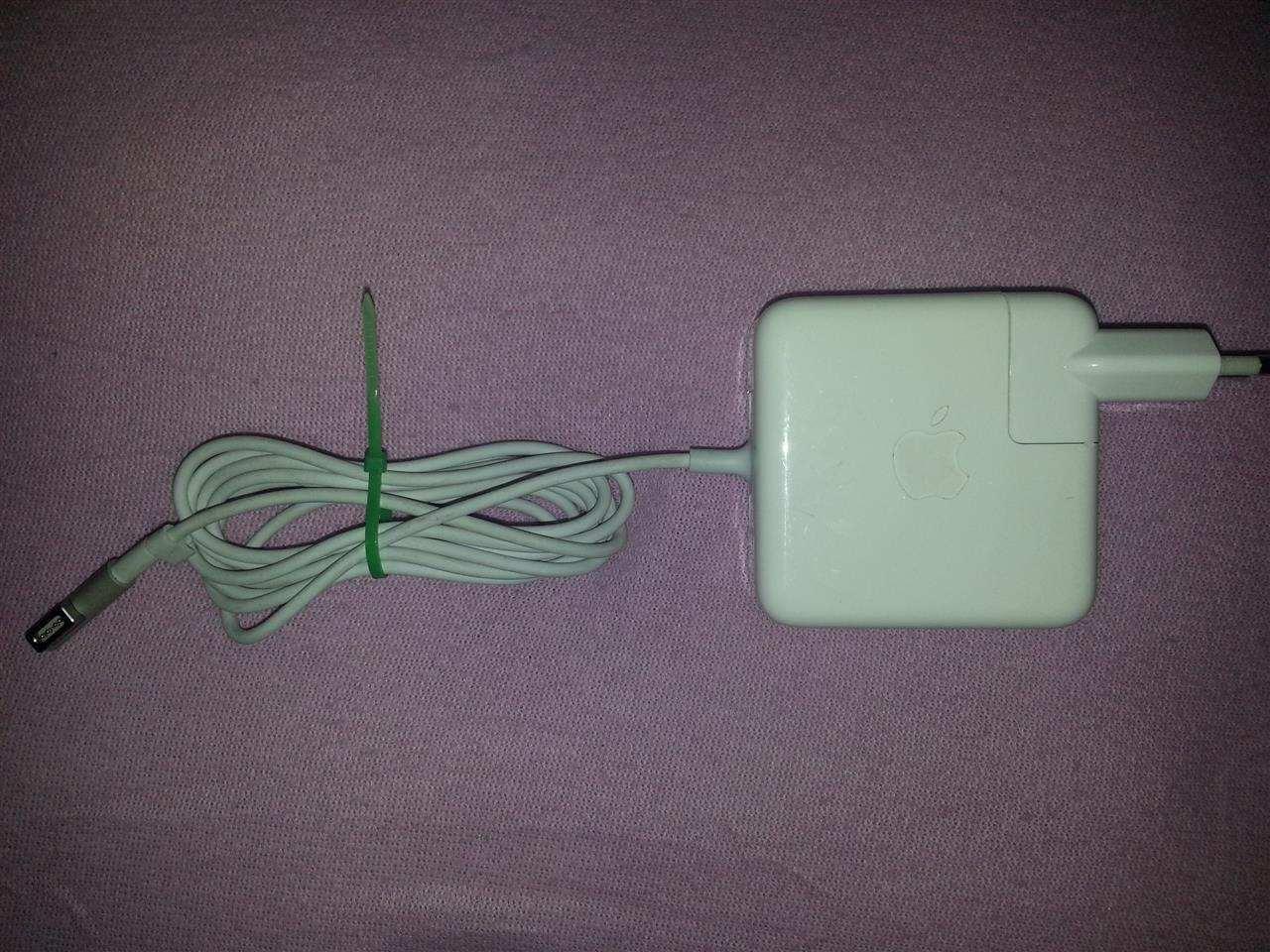 Apple-adaptera-per-llaptopa-ipad