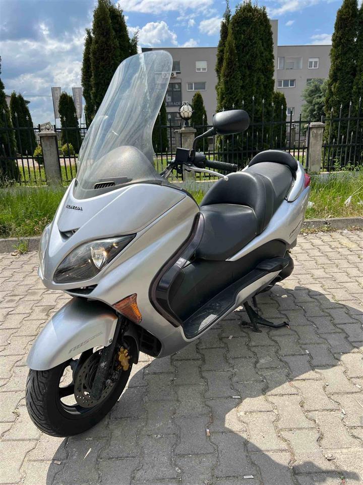 Honda-Forza-250cc