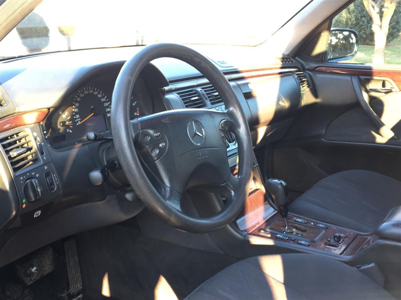 Mercedes-E270