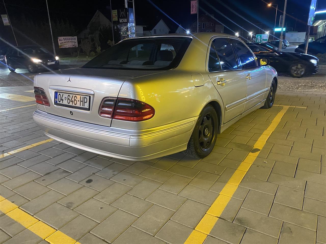 Mercedes-e320-