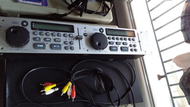 CD player D.J