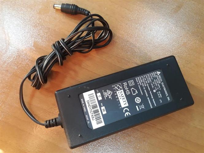 adapter 12v-2.5a
