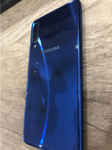 - Samsung Galaxy A7 -