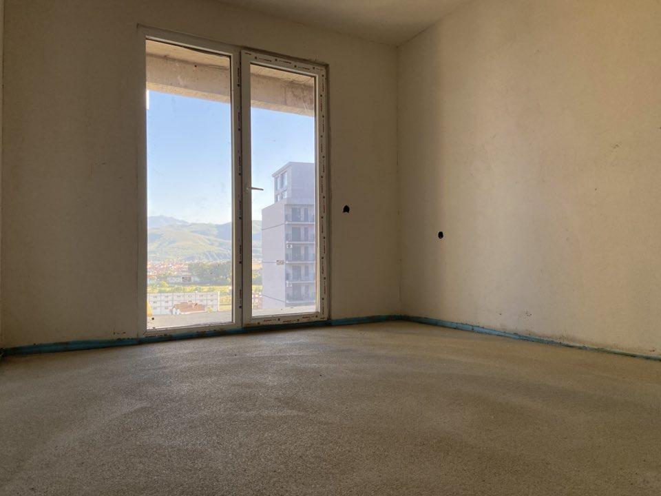 Banesë-në-Shitje-me-3-Dhoma-Gjumi-te-Green-Residence