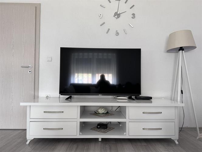 Komodë TV