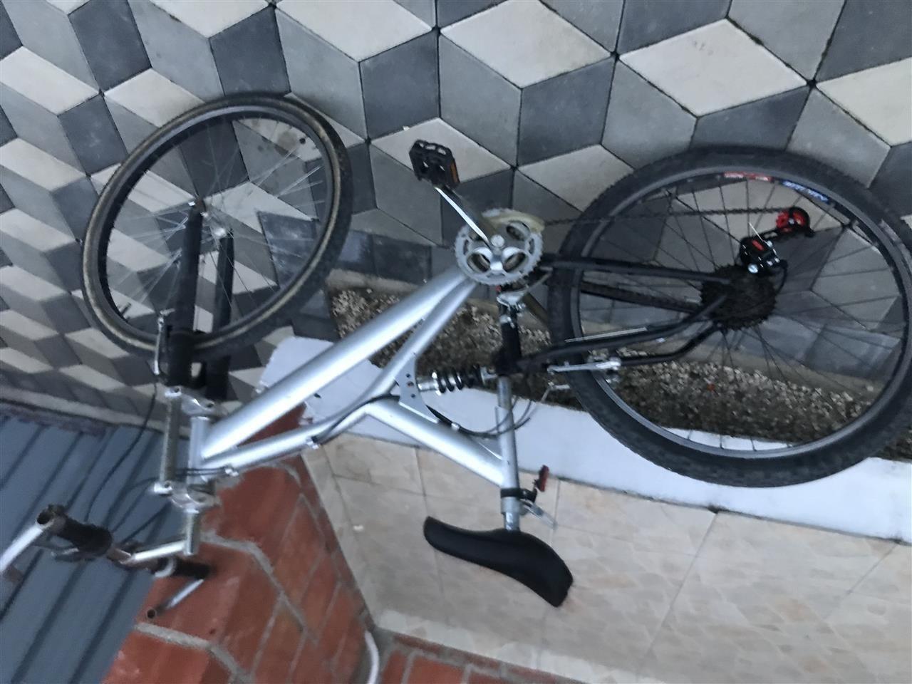 Biciklet-e-bardh-