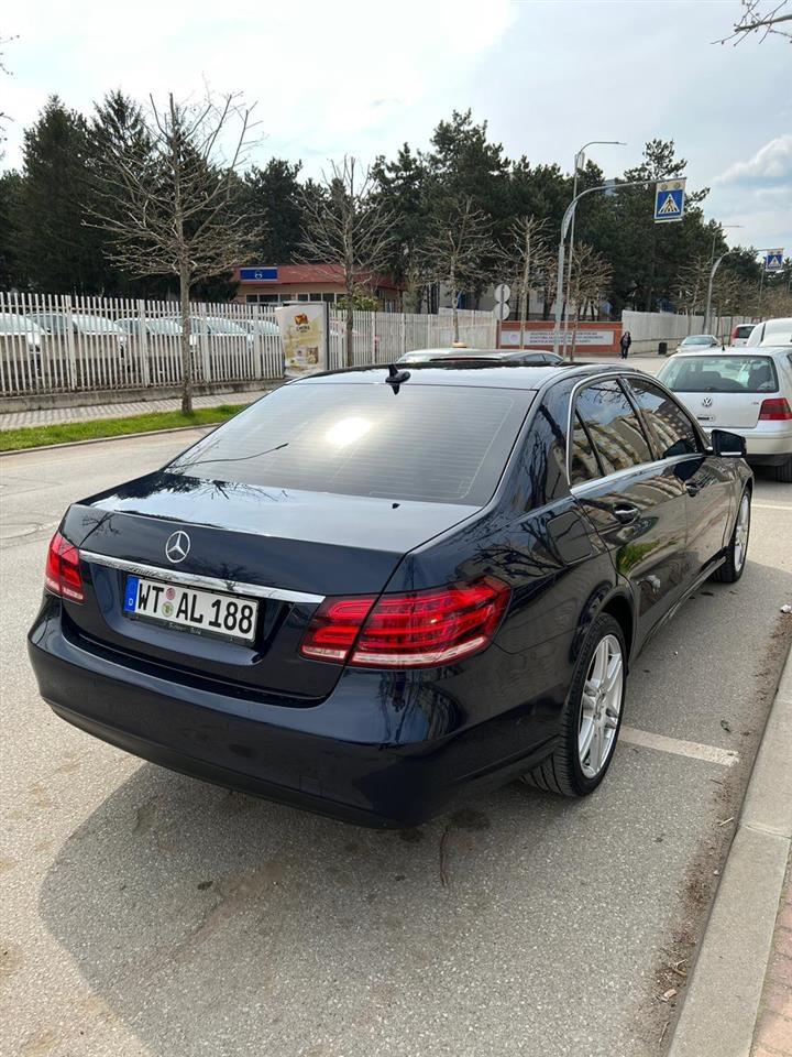MERCEDES-E200---E220