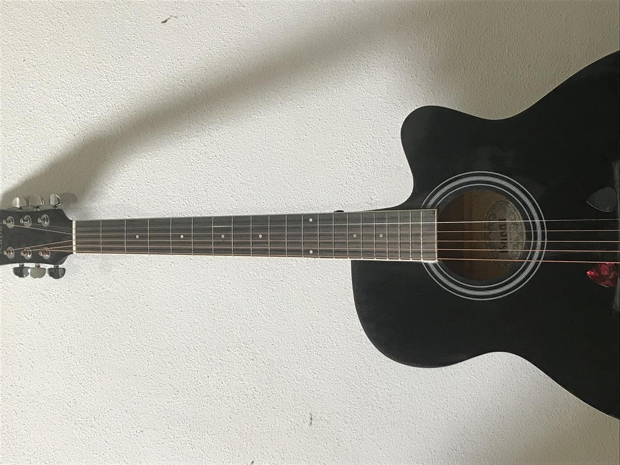 Gitare-akustike-