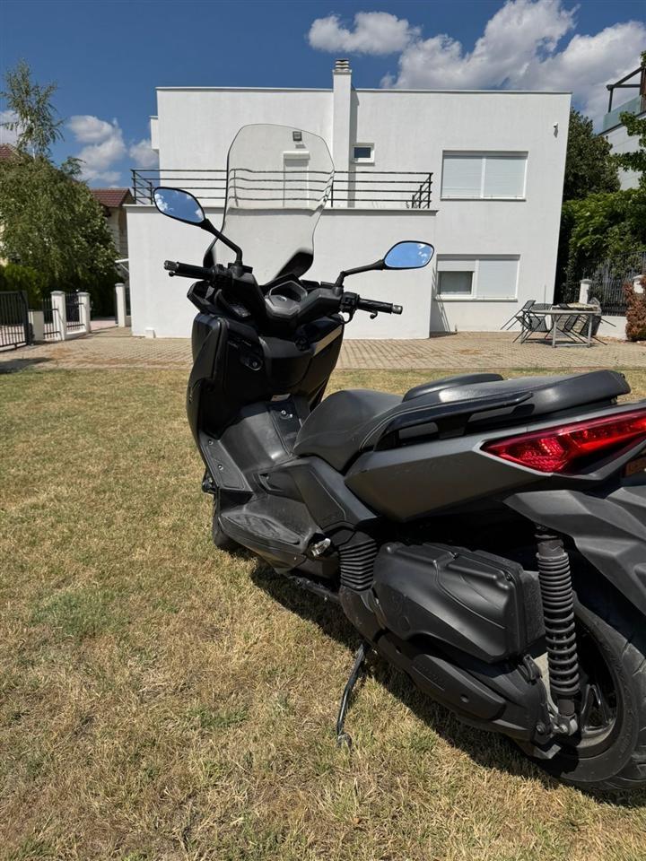 X-max
