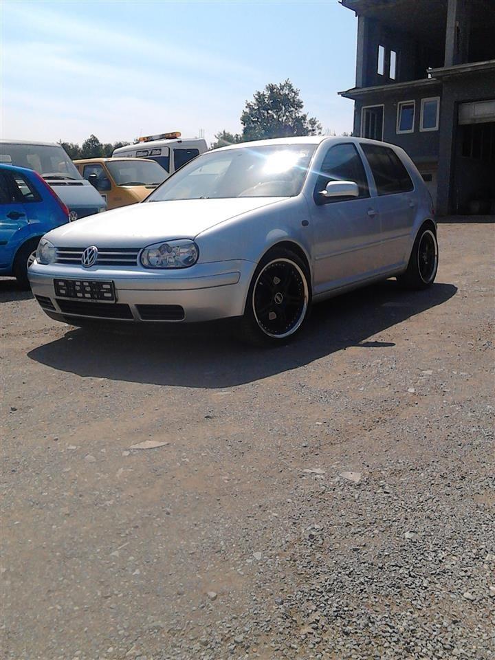 VW-Golf-4--03