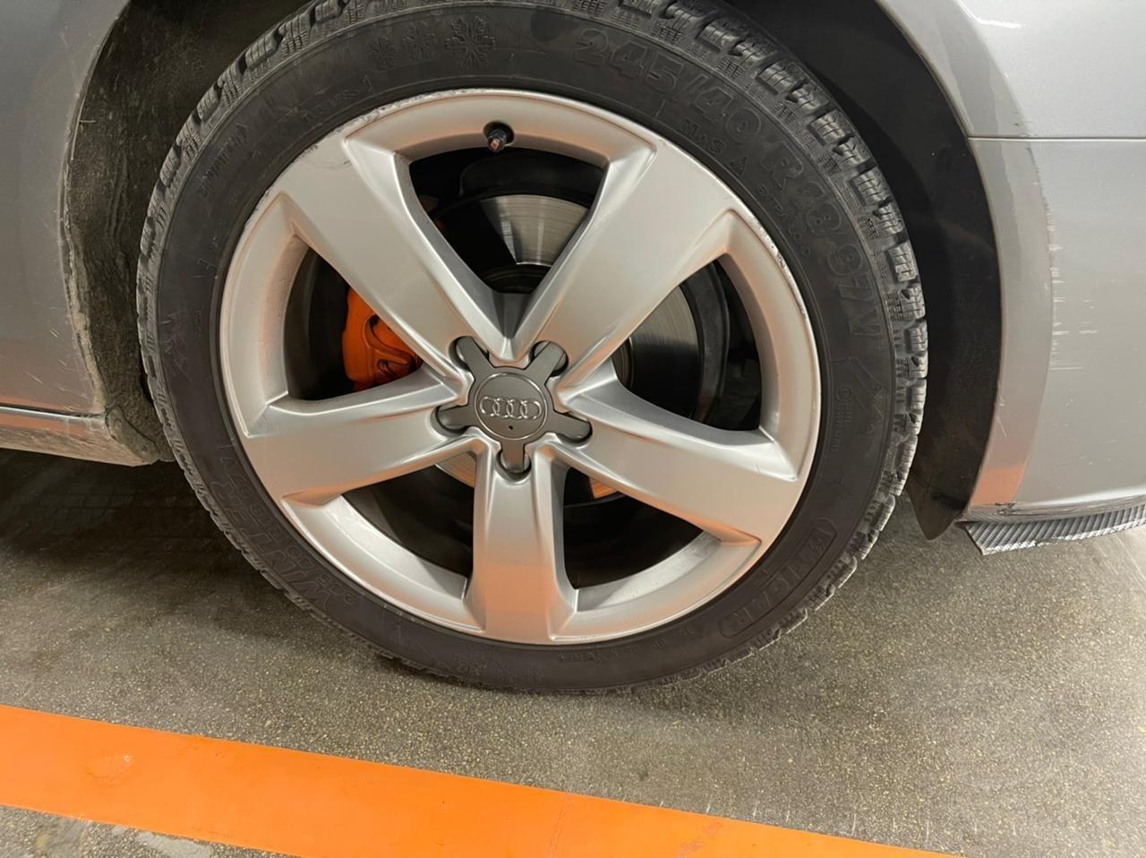 Fellne-audi-a4-