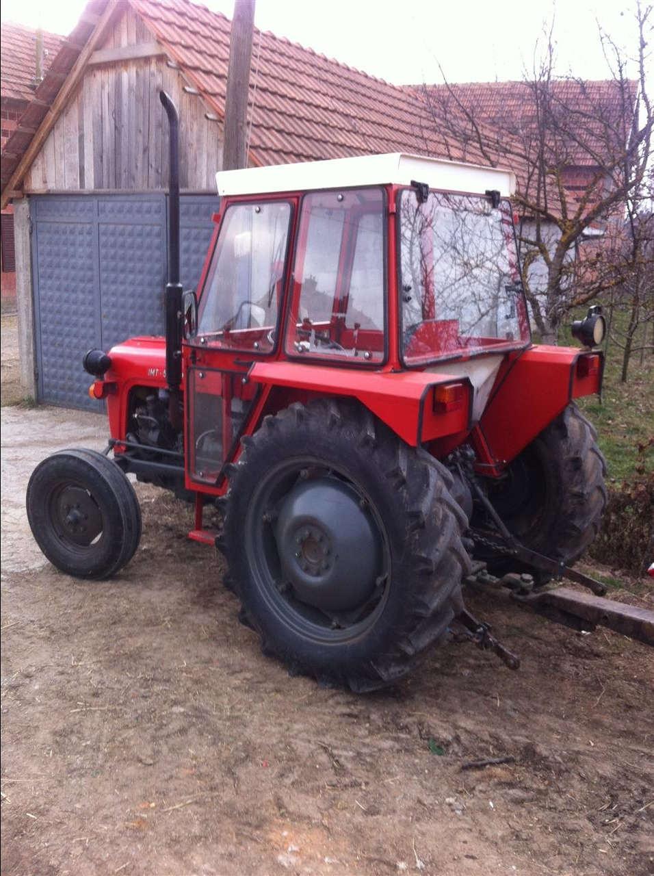 Traktor-Imt-539