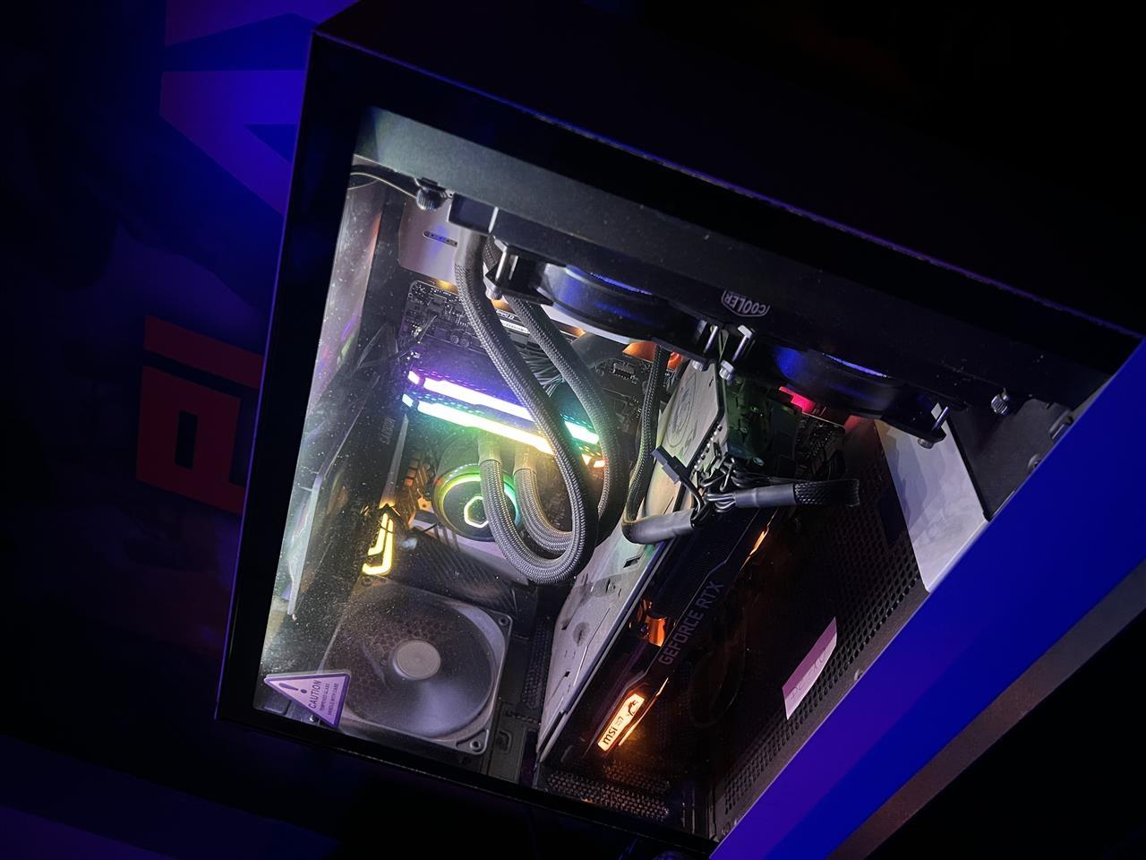 Shitet Gaming PC 3copa (3x) bashk me monitor240hz me pajisje Prizren
