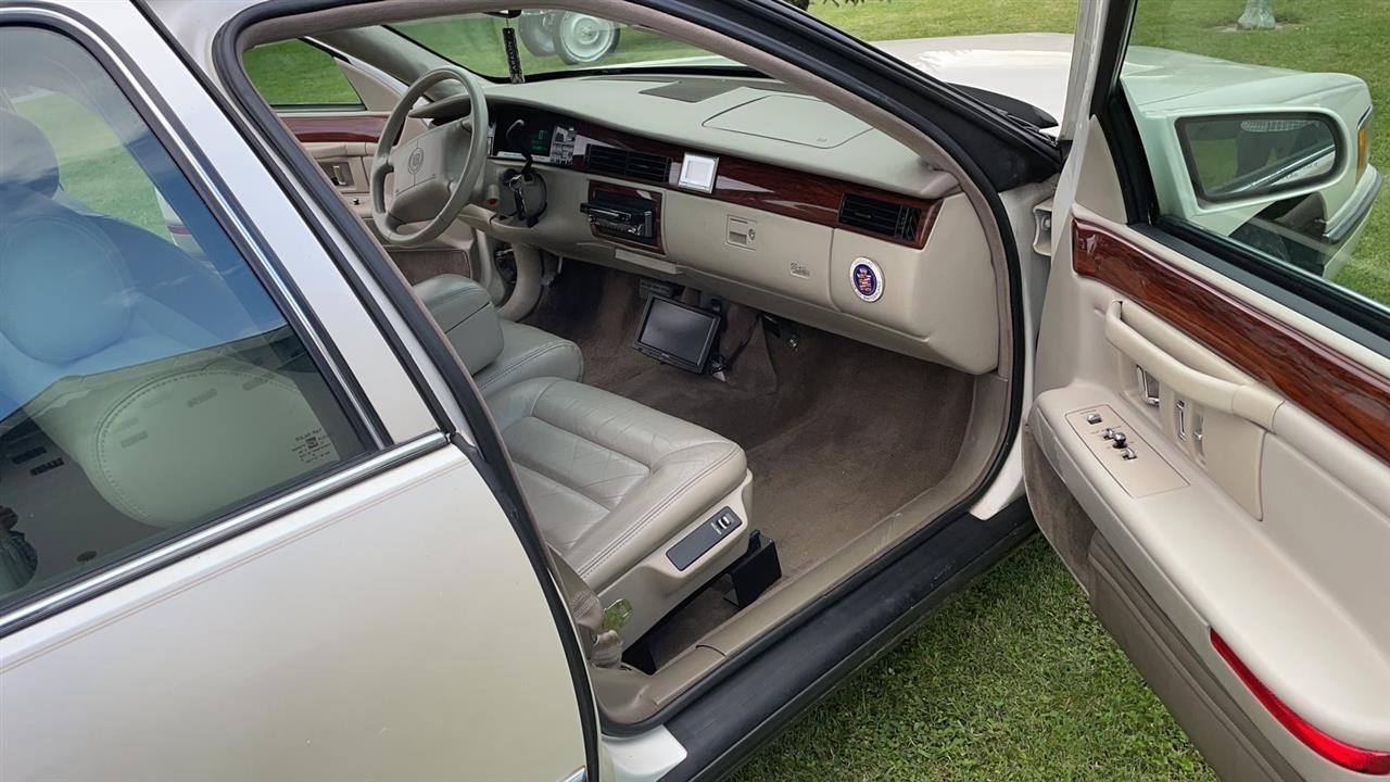 Cadillac-Deville--old-school-