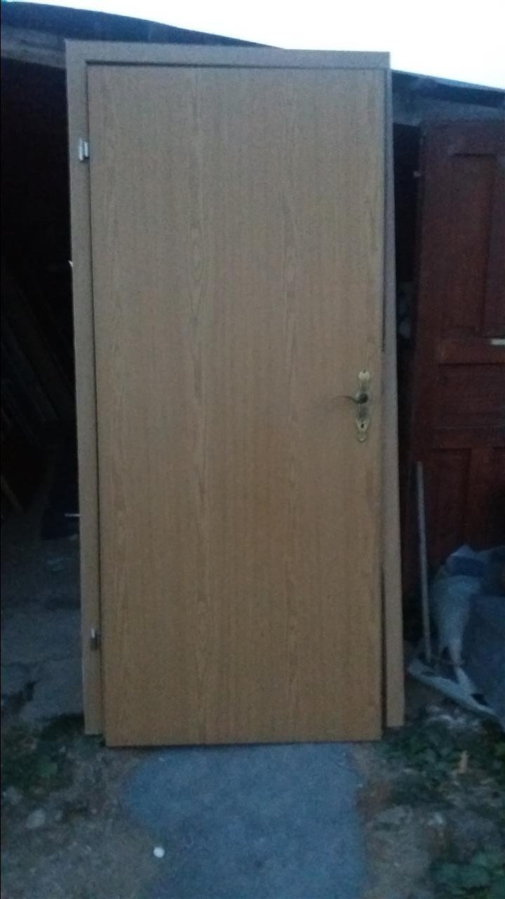 Dritaret-dhe-dyert-