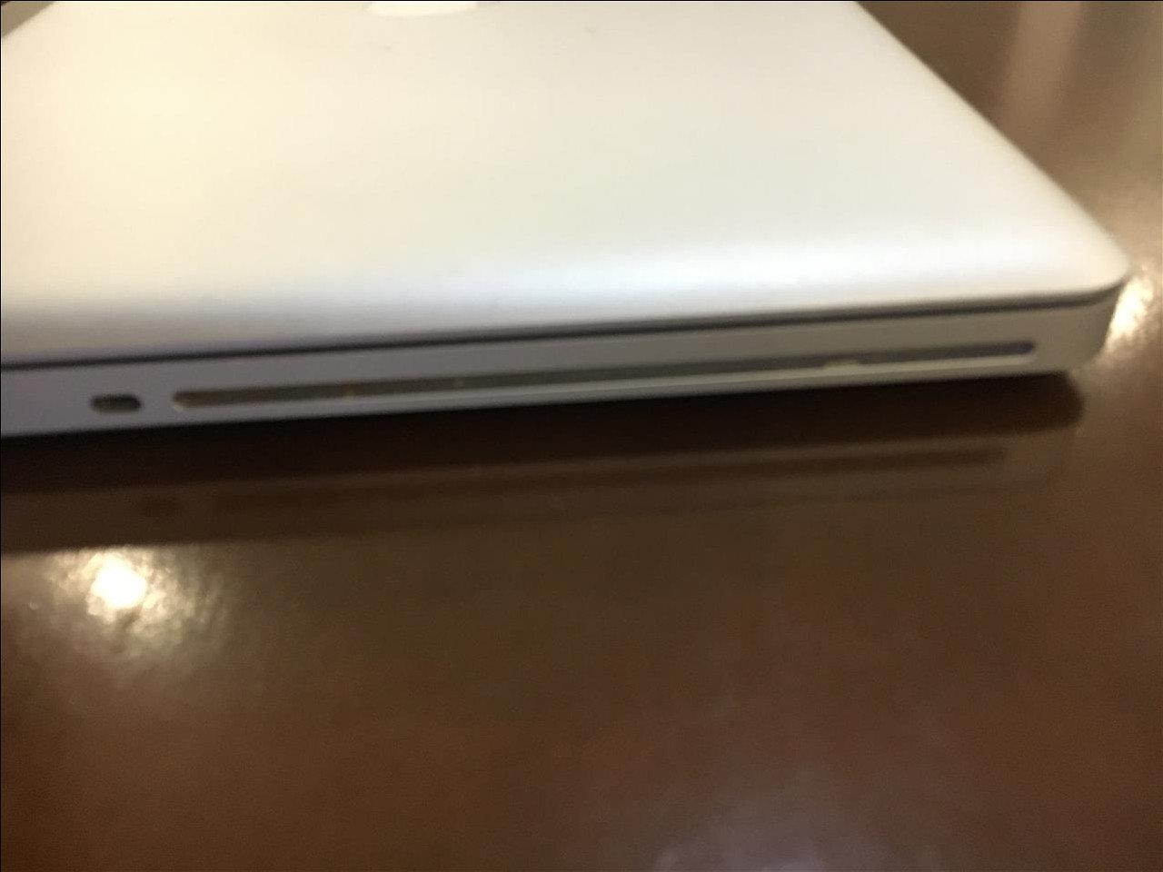 Shitet-Apple-Macbook-PRO-