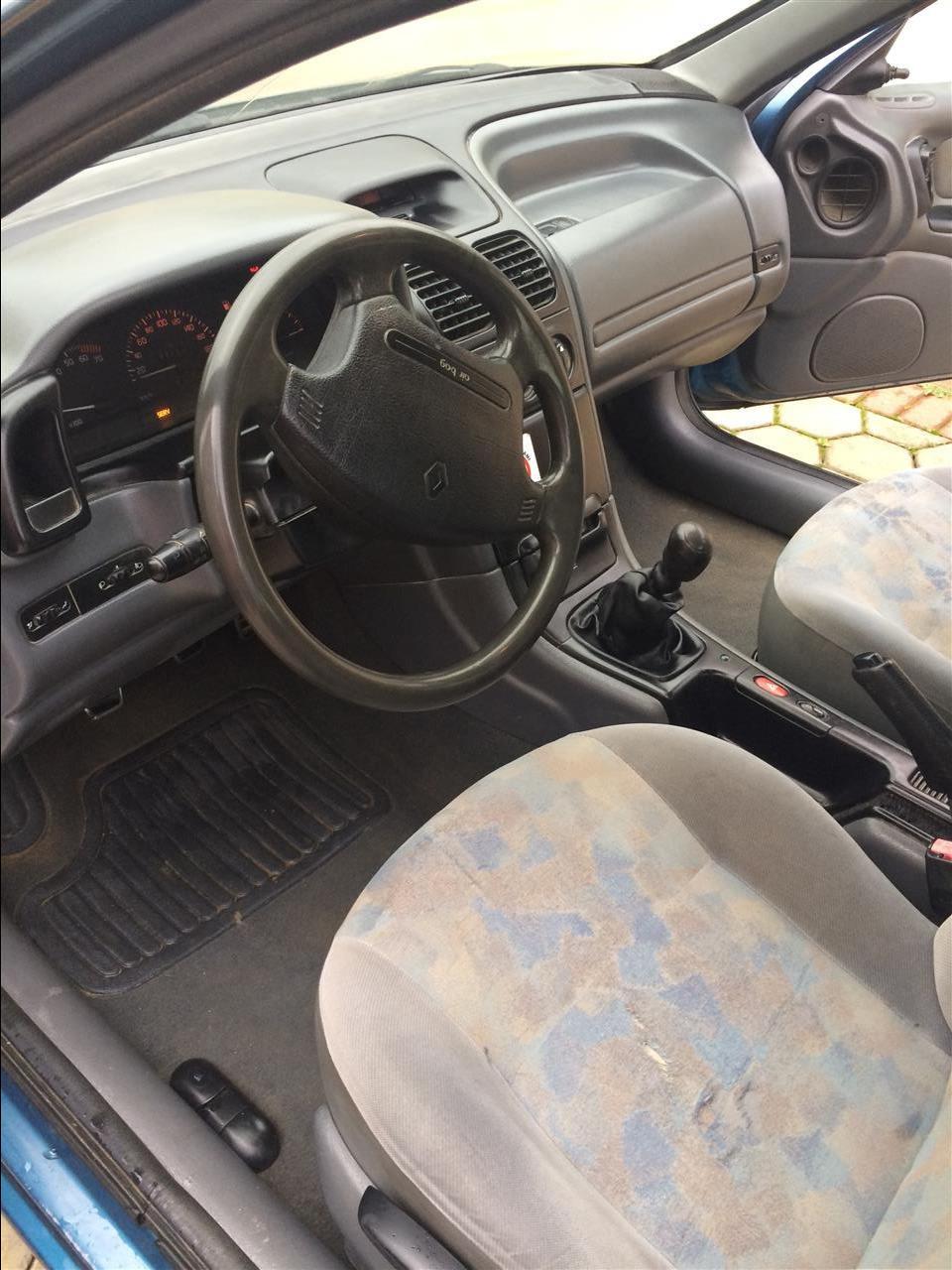 Renault-Laguna