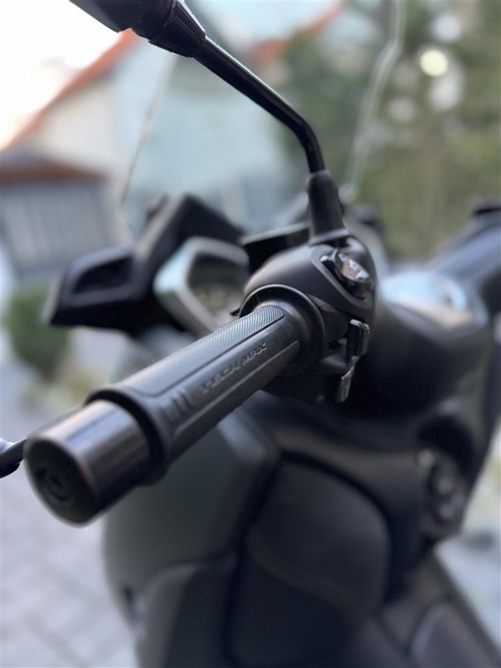 Yamaha-techmax-300