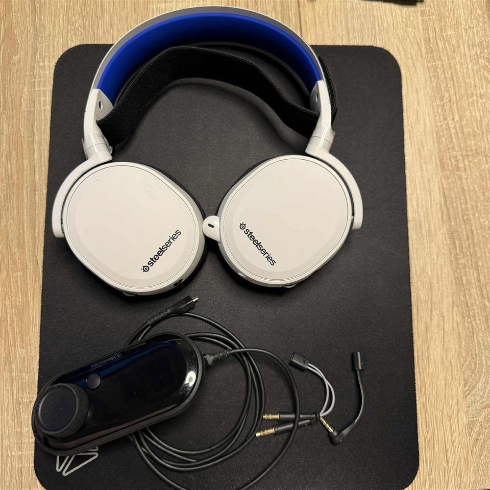 Kufje-Steelseries-Arctis-me-GameDac