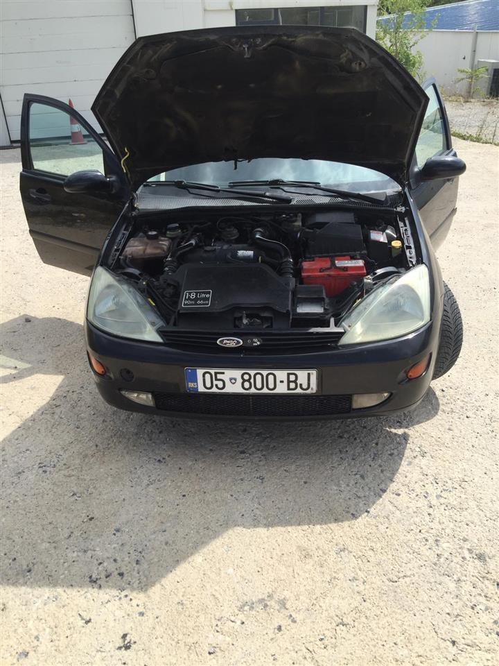 Ford-Focus-shitet-