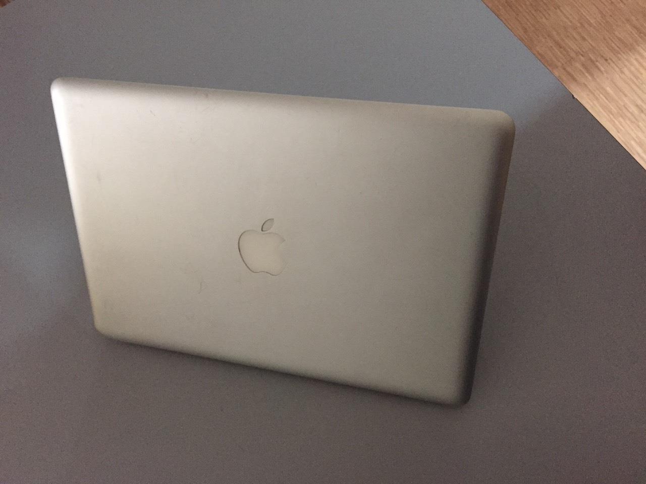 APPLE-MACBOOK