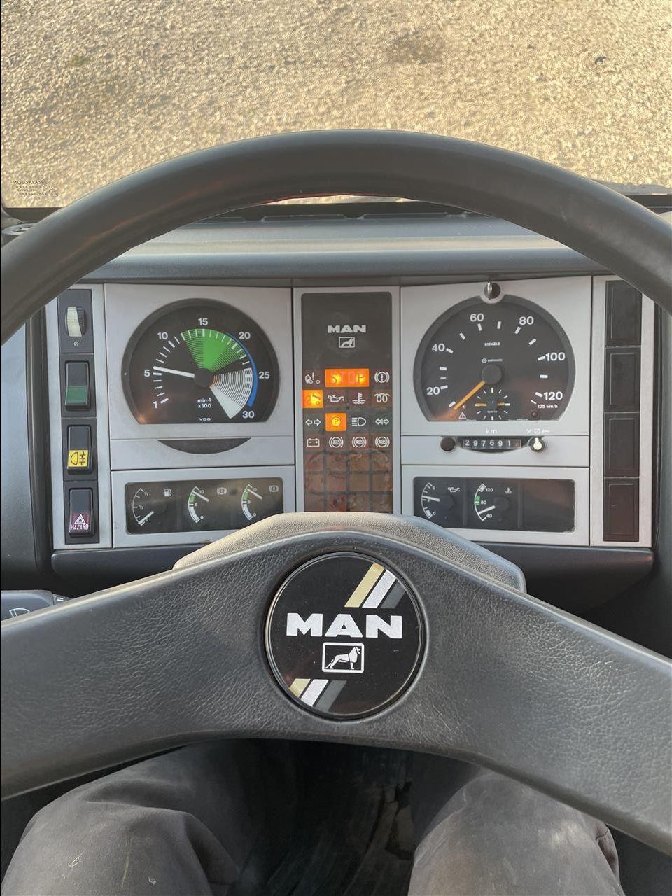 Man-kipper-kran-