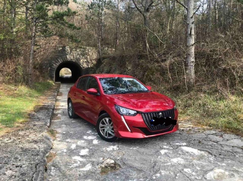 Peugeot-208