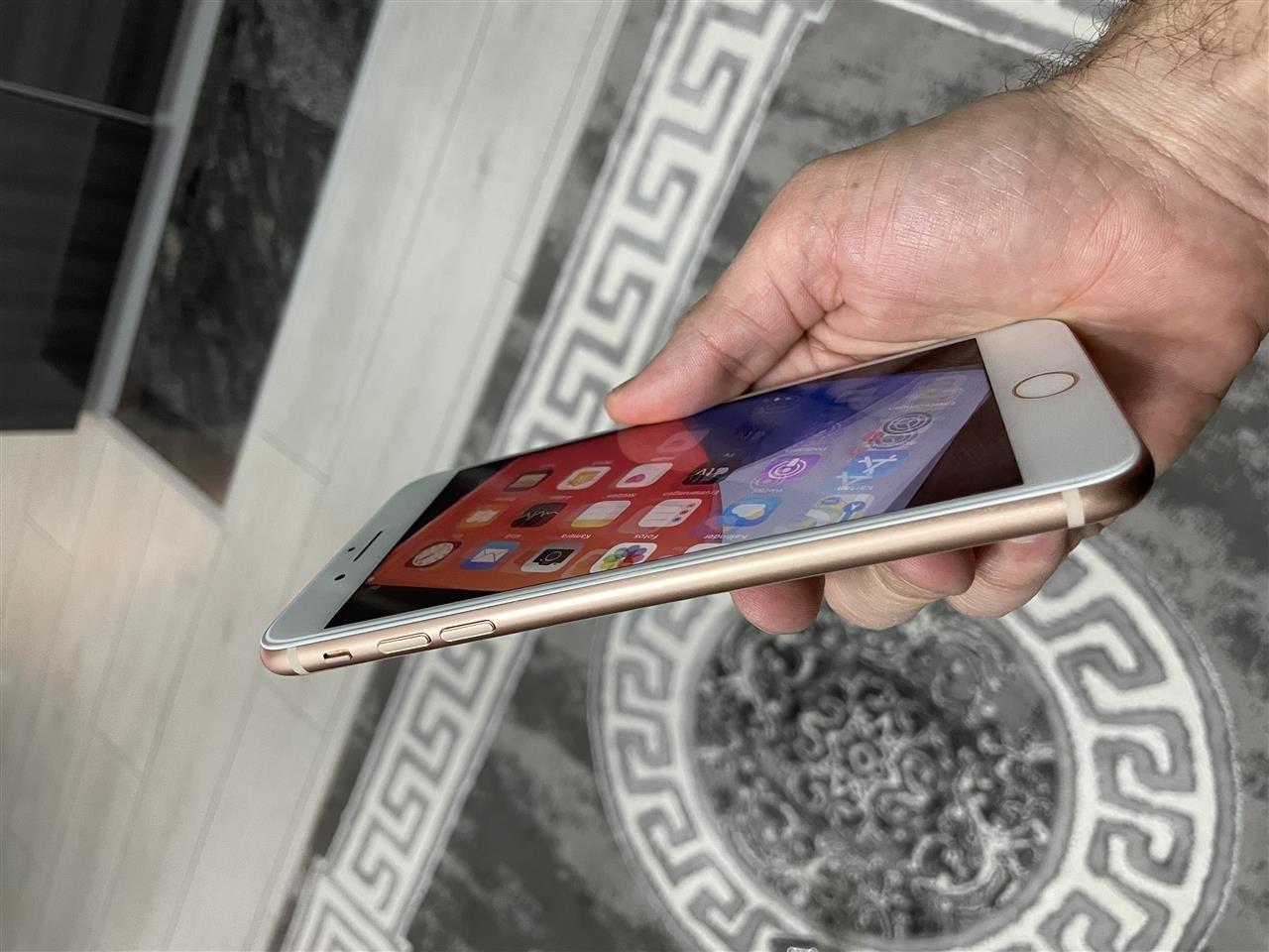 iphone-8-plus-gold