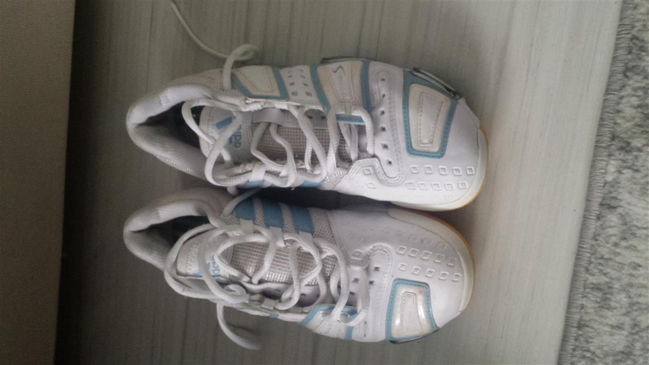 Puma-dhe-Patike-