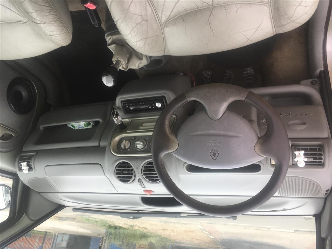 Renault-Twingo-Initiale-