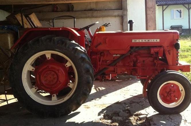Traktor MC CORMICK