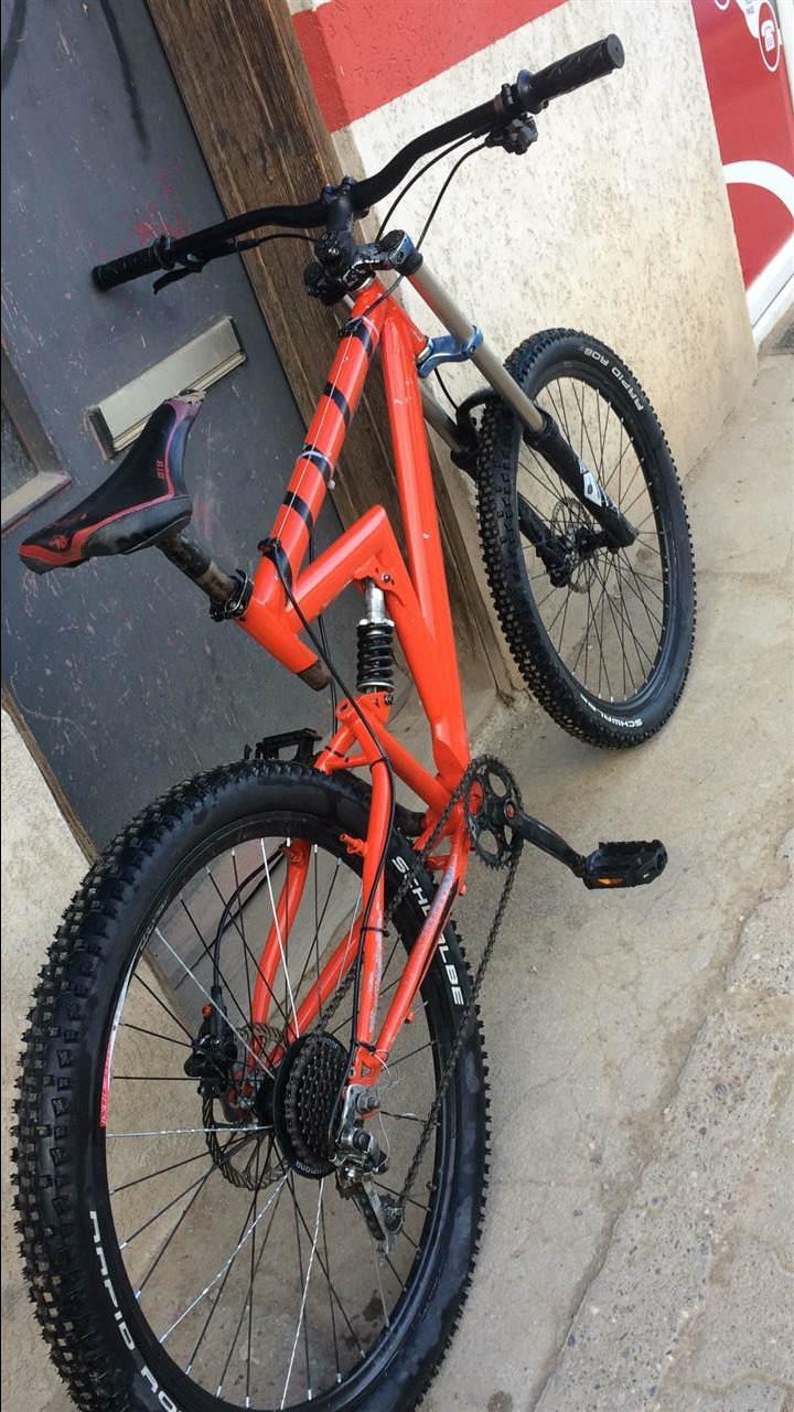 Biciklet-Downhill-MTB