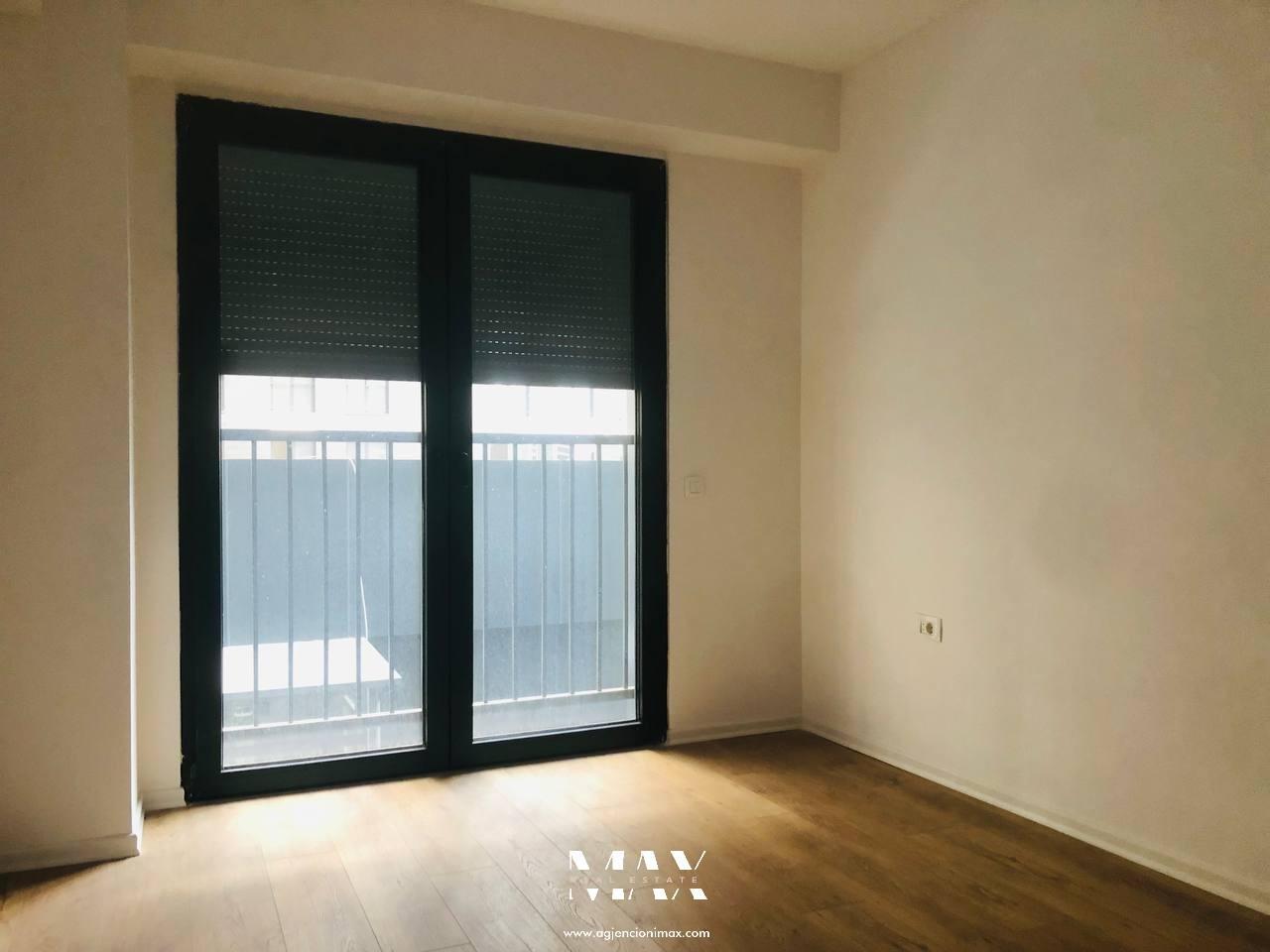 Banese---Zyre-me-qira--XXL