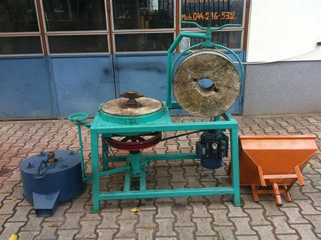 Mullirë-për-bluarjen-e-grurit-dhe-misërit-