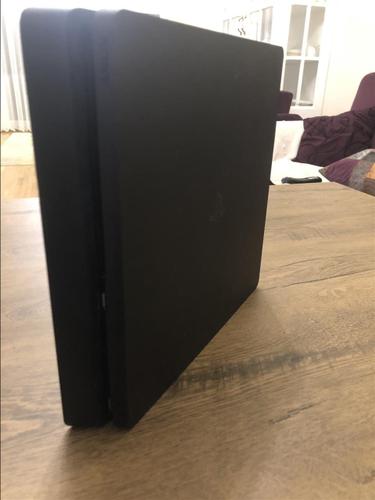 Shitet PS4 slim