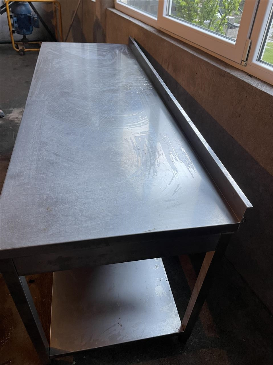 Tavolin-e-punes-Inox
