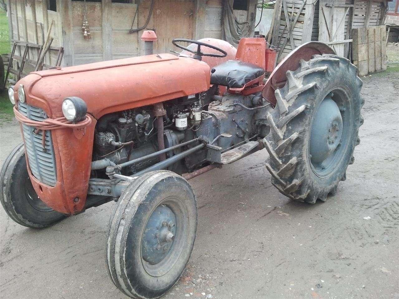 traktor-ferguson-539