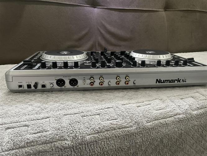 NUMARK N4